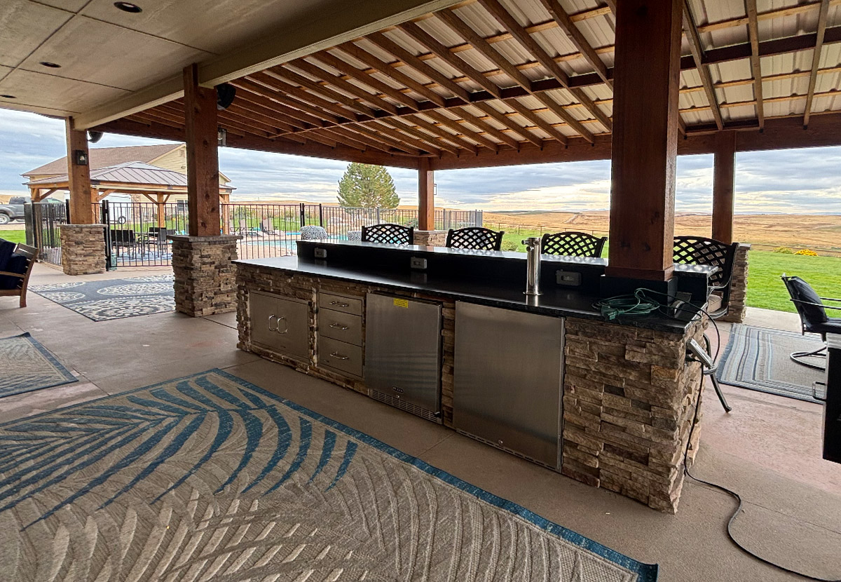 outdoor kitchen